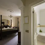 Отель Chateau La Chaire 4*