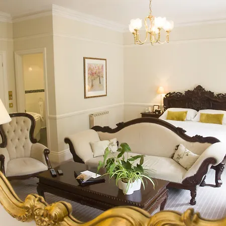 Chateau La Chaire Отель