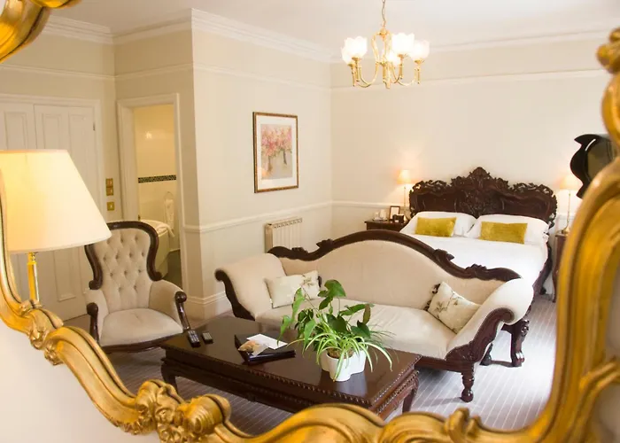 Chateau La Chaire מלון