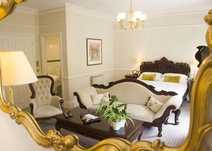 Chateau La Chaire Hotel