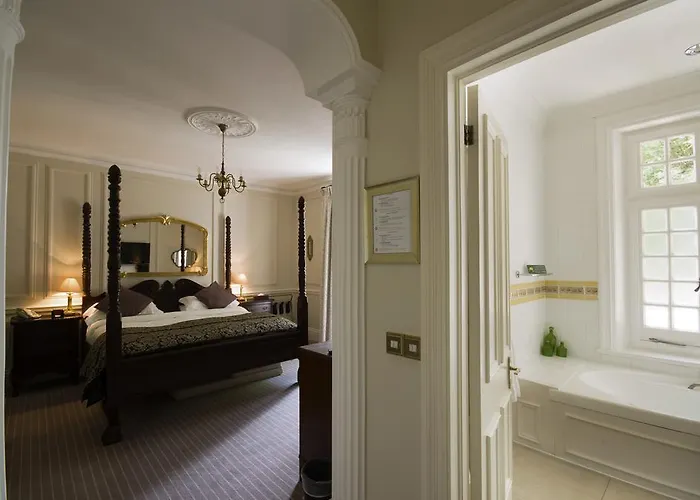 Hotel Chateau La Chaire 4*